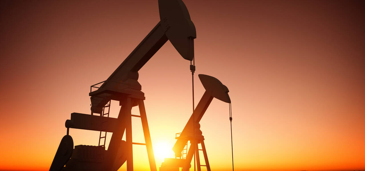 OIL: three reasons to sell