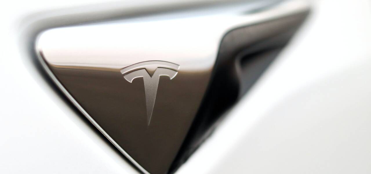 TESLA: Q3 report coming - how do we trade it?